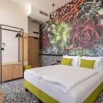 Urban Hotel