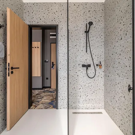 Urban 4* Ντέμπρετσεν