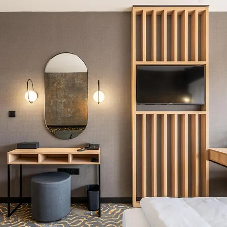 Urban 4* Ντέμπρετσεν