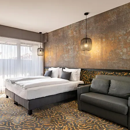 Urban 4* Ντέμπρετσεν