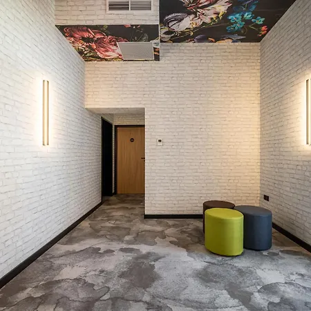 Отель Urban 4*