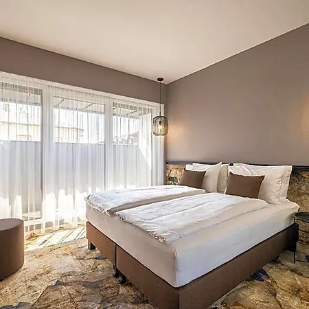 Urban Hotel 4*
