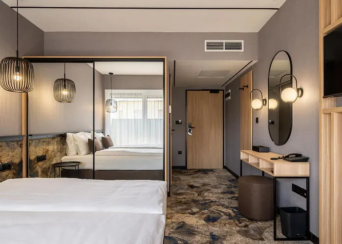 فندق Urban 4*